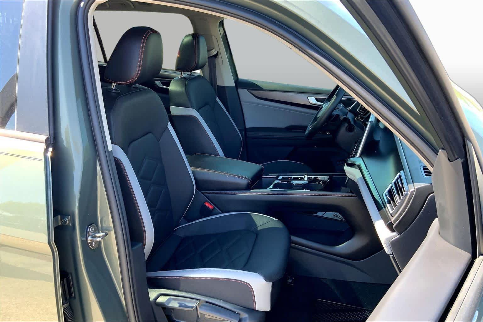 Used 2026 Volkswagen Atlas Peak Edition AWD/4WD image 9