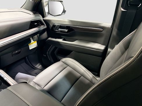 New 2026 Chevrolet Suburban Premier AWD/4WD image 24