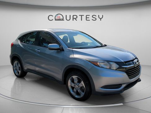 Certified 2017 Honda HR-V LX image 9