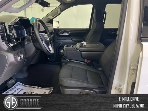 Used 2024 GMC Sierra 1500 Elevation w/ X31 Off-Road Package AWD/4WD image 17