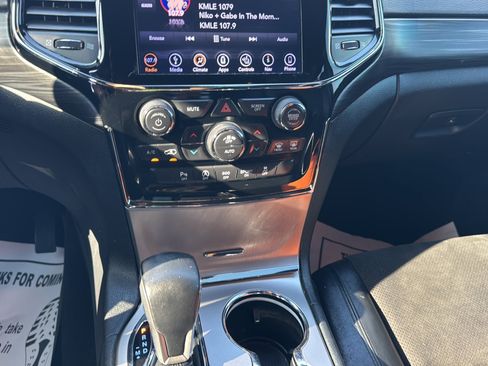 Used 2019 Jeep Grand Cherokee Altitude RWD image 28