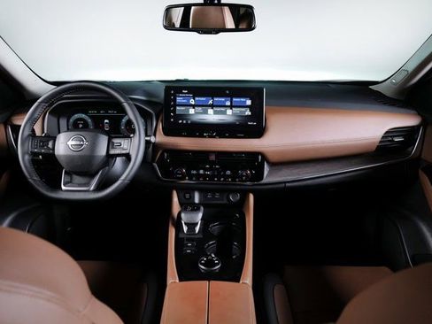 Used 2025 Nissan Rogue Platinum w/ Platinum Premium Package image 9