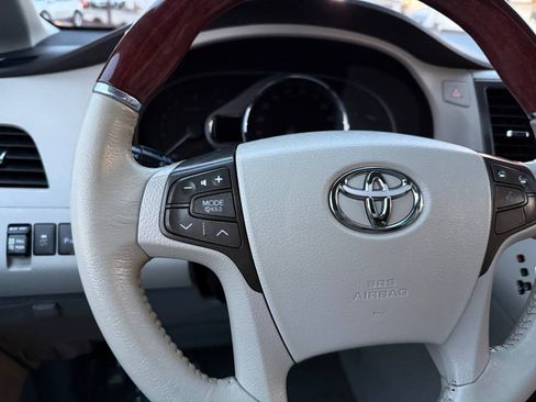 Used 2011 Toyota Sienna Limited image 24