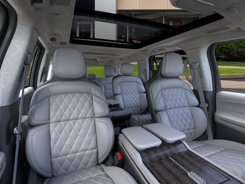 New 2026 Lincoln Navigator L Black Label AWD/4WD image 10