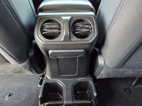 Used 2018 Jeep Wrangler Unlimited Sport image 19
