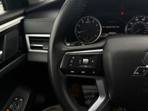 Used 2025 Mitsubishi Outlander Trail Edition image 26