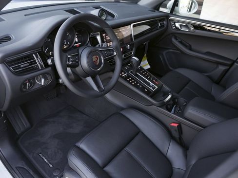 New 2025 Porsche Macan AWD/4WD image 4