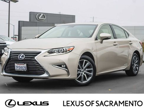 Used 2016 Lexus ES 300h image 1