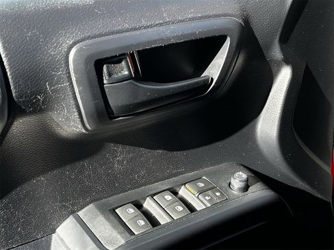 Used 2019 Toyota Tacoma SR image 21