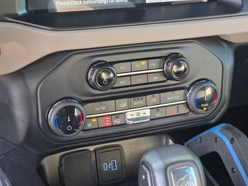 Used 2022 Ford Bronco Wildtrak image 28