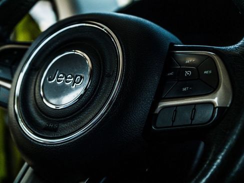 Used 2016 Jeep Renegade 75th Anniversary AWD/4WD image 27