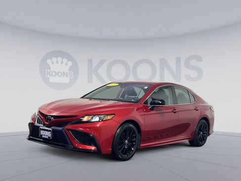 Used 2022 Toyota Camry SE w/ Cold Weather Package image 1