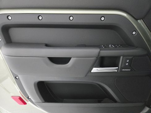 New 2025 Land Rover Defender 90 X-Dynamic SE image 20