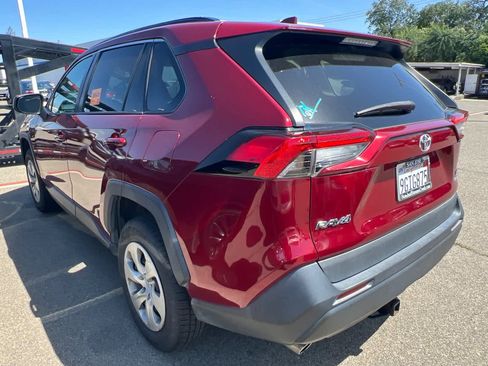 Used 2021 Toyota RAV4 LE image 6