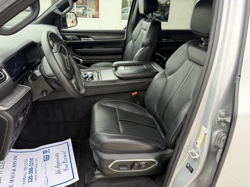 Used 2024 Jeep Wagoneer L Series II w/ Flexible Seating Group AWD/4WD image 11