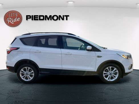 Used 2017 Ford Escape SE w/ Equipment Group 201A FWD image 4