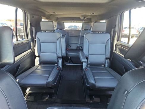 Used 2022 Chevrolet Suburban Z71 w/ Luxury Package image 26