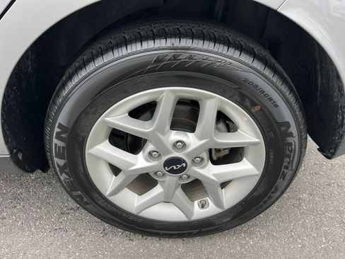Used 2025 Kia Soul LX w/ LX Technology Package FWD image 28