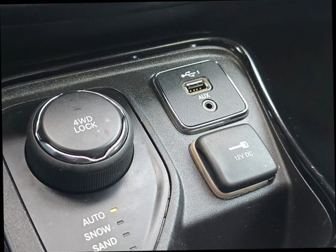 Used 2020 Jeep Compass Limited image 28