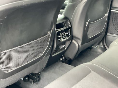 Used 2022 Jeep Grand Cherokee Laredo w/ Luxury Tech Group I RWD image 24