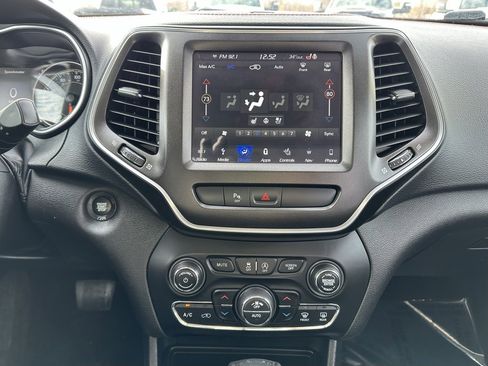 Used 2019 Jeep Cherokee Trailhawk image 24