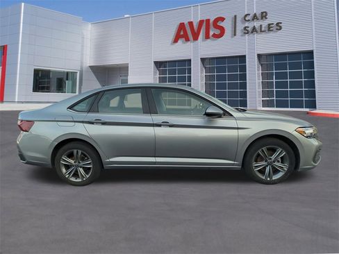 Used 2024 Volkswagen Jetta SE image 5