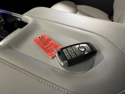Used 2025 Ford Expedition Platinum w/ Driver's Package AWD/4WD image 16