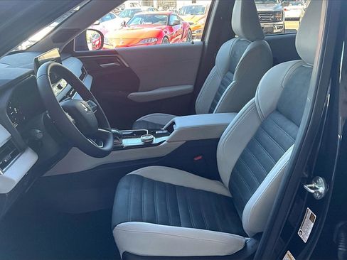 New 2025 Mitsubishi Outlander SE image 9