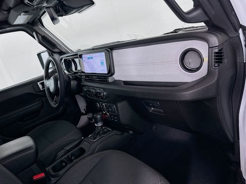 Used 2024 Jeep Gladiator Sport image 28