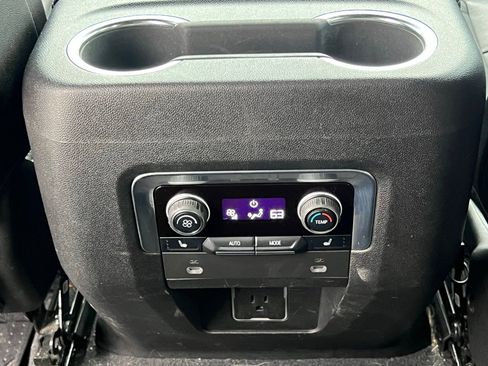 Used 2021 Chevrolet Tahoe LT w/ LT Signature Package image 22