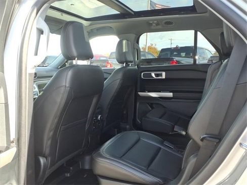 Used 2022 Ford Explorer XLT w/ Equipment Group 202A image 15