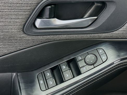 Used 2023 Nissan Rogue SV image 15