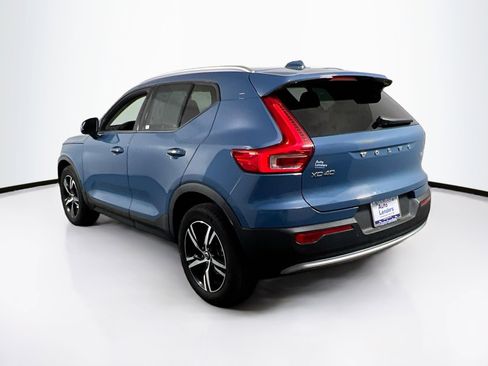 Used 2023 Volvo XC40 B5 Core w/ Convenience Package AWD/4WD image 7
