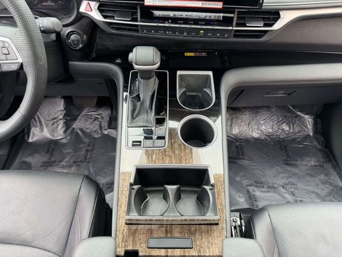 Used 2025 Toyota Sienna Platinum image 20