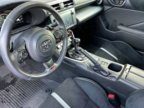 Used 2025 Toyota GR86 Premium w/ Performance Package image 5