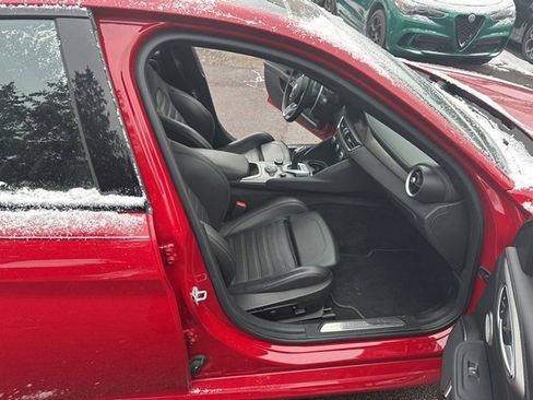 Used 2023 Alfa Romeo Giulia Veloce image 13