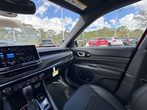 New 2026 Jeep Compass Latitude AWD/4WD image 25