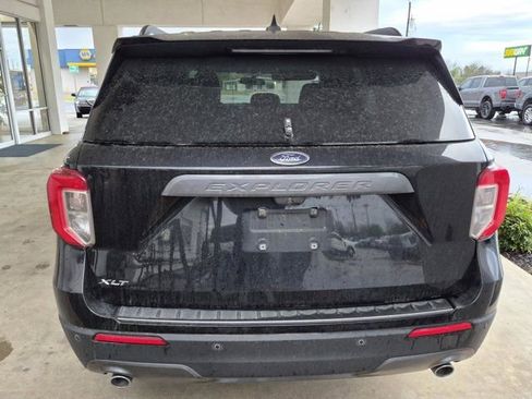 Used 2021 Ford Explorer XLT w/ Equipment Group 202A image 4