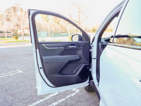 New 2026 GMC Acadia AT4 w/ Super Cruise Package image 5