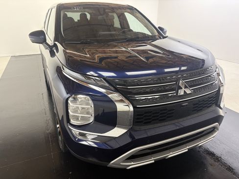 Used 2024 Mitsubishi Outlander SE Black Edition image 5