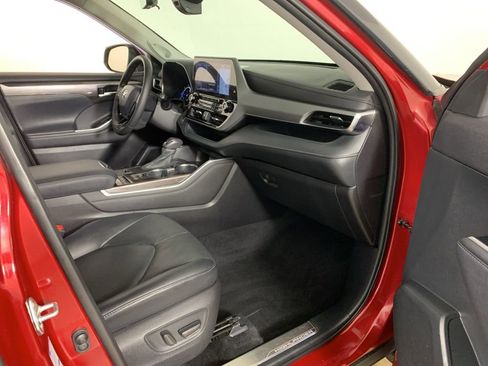 Used 2021 Toyota Highlander Platinum image 42