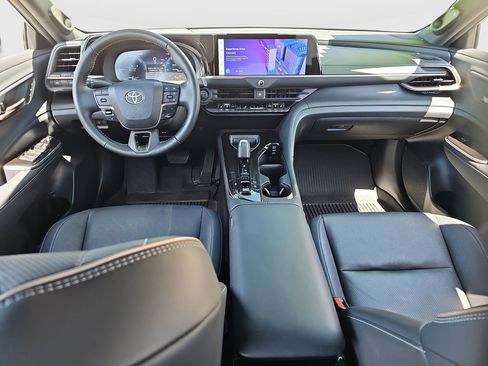 Used 2025 Toyota Crown Limited image 19