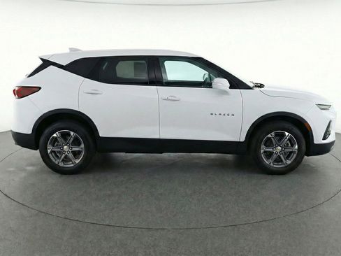 Used 2025 Chevrolet Blazer LT FWD image 11