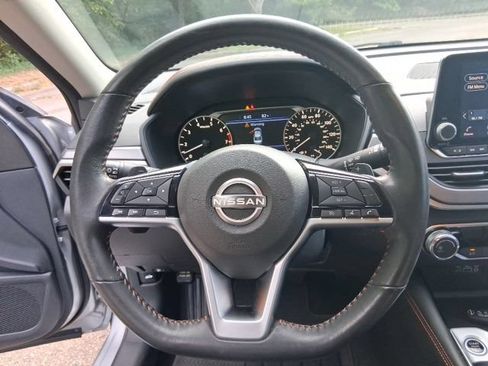 Used 2024 Nissan Altima 2.5 SR FWD image 16