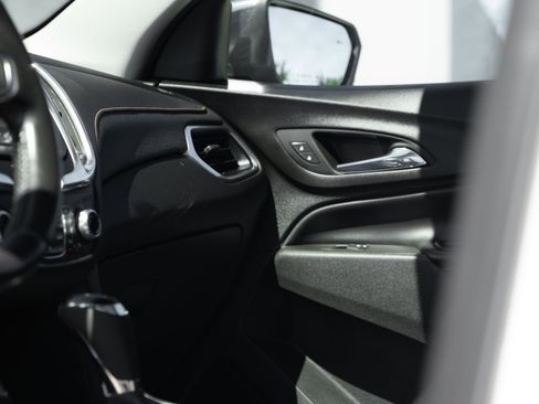 Used 2020 Chevrolet Equinox Premier FWD image 15