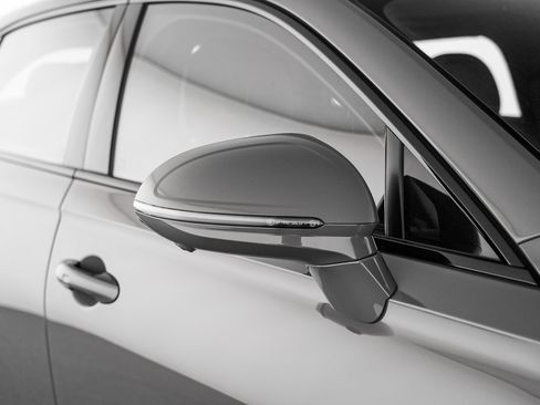 Used 2025 Bentley Flying Spur Plug-In Hybrid AWD/4WD image 43