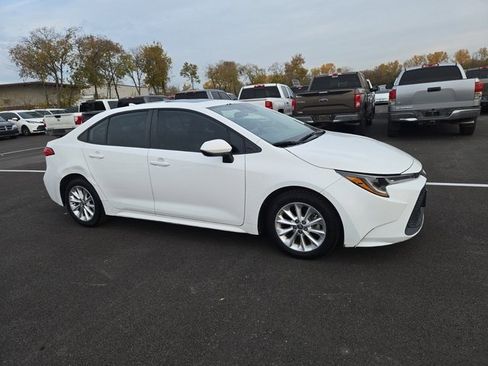Used 2020 Toyota Corolla LE image 30