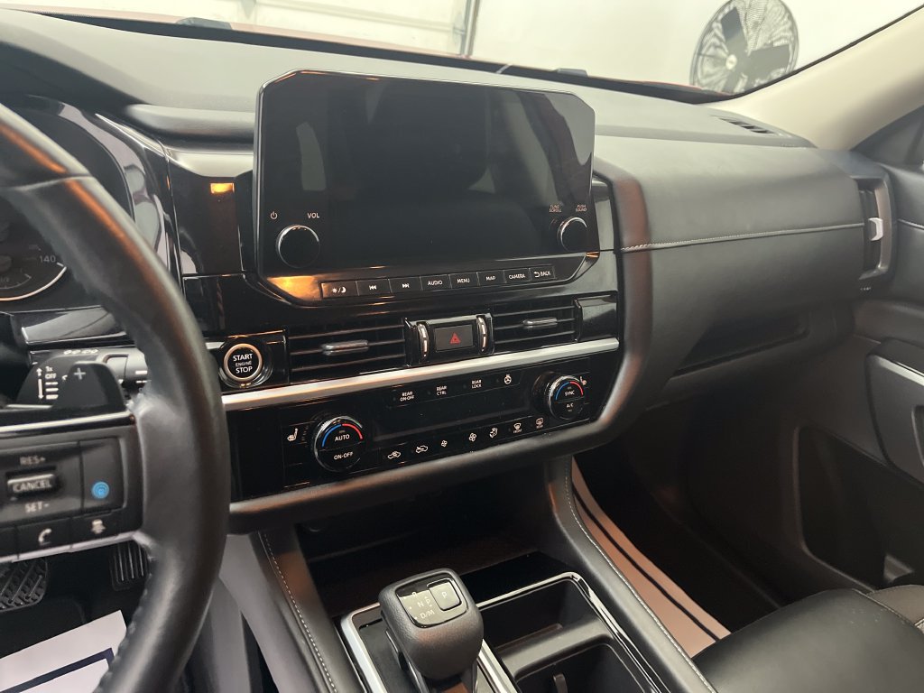 Used 2022 Nissan Pathfinder SL w/ SL Black Package AWD/4WD image 18