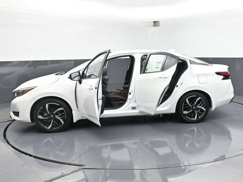 New 2025 Nissan Versa SR w/ Trunk Package FWD image 46