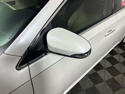 Used 2015 Toyota Avalon Limited image 7